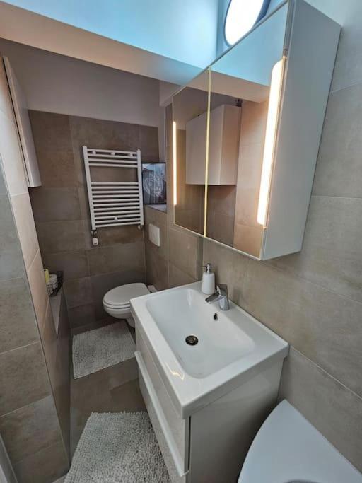 Affordable Suite In Vienna'S Hotpoint Buitenkant foto