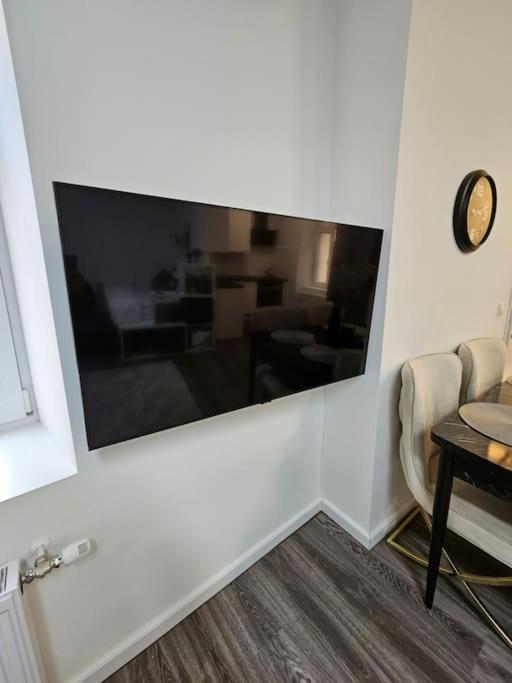 Affordable Suite In Vienna'S Hotpoint Buitenkant foto