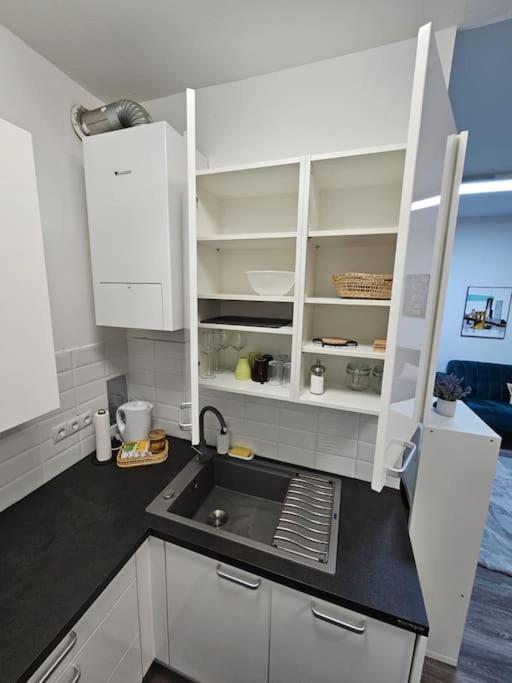 Affordable Suite In Vienna'S Hotpoint Buitenkant foto