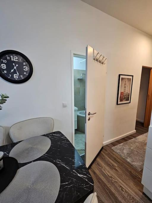 Affordable Suite In Vienna'S Hotpoint Buitenkant foto