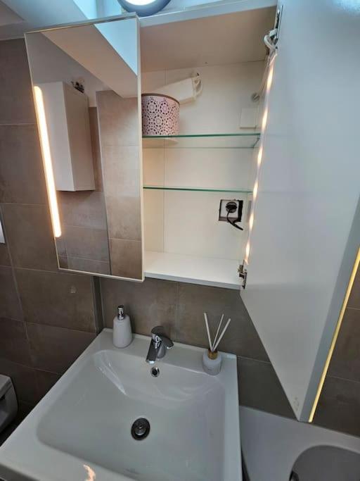 Affordable Suite In Vienna'S Hotpoint Buitenkant foto