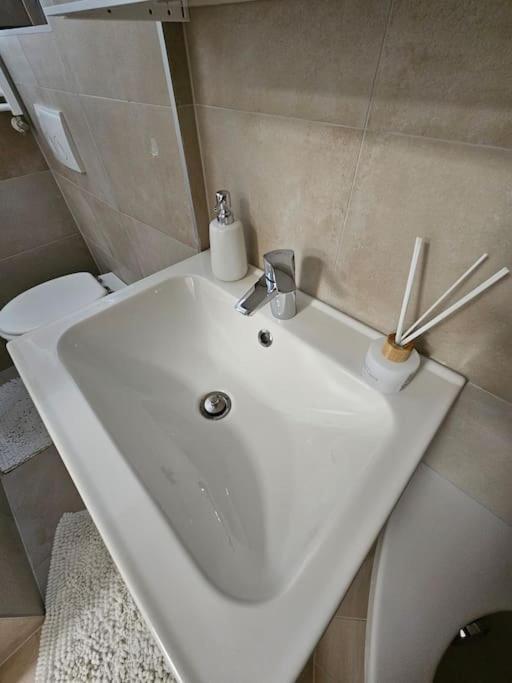 Affordable Suite In Vienna'S Hotpoint Buitenkant foto